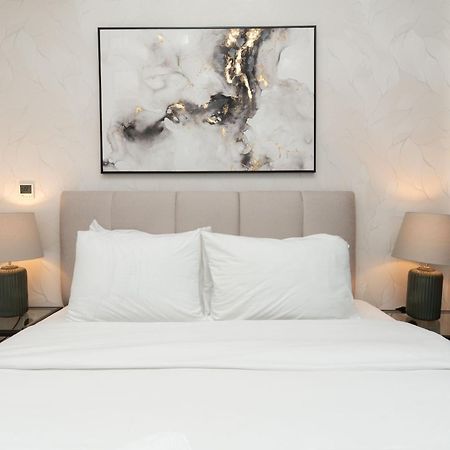 Luxury 2Br Downtown Apt With Burj Khalifa Views Дубай Екстериор снимка