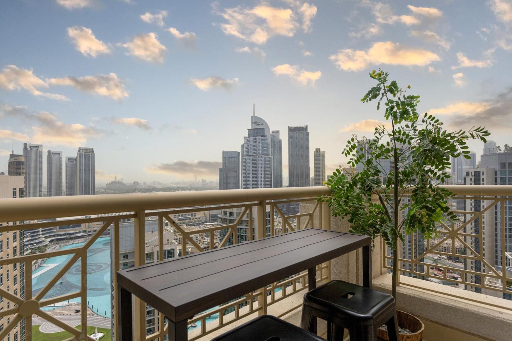 Luxury 2Br Downtown Apt With Burj Khalifa Views Дубай Екстериор снимка