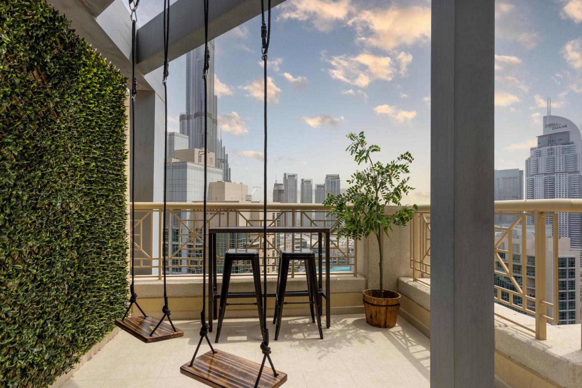 Luxury 2Br Downtown Apt With Burj Khalifa Views Дубай Екстериор снимка