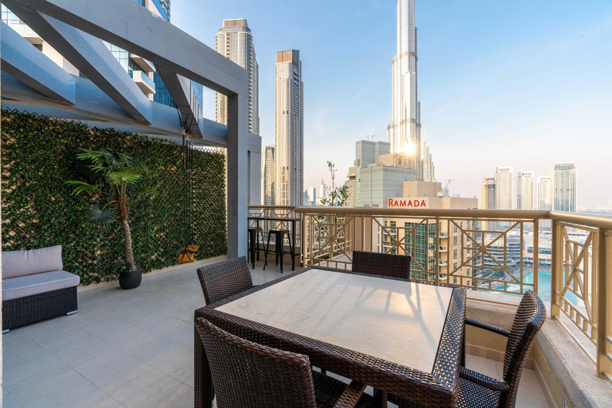 Luxury 2Br Downtown Apt With Burj Khalifa Views Дубай Екстериор снимка