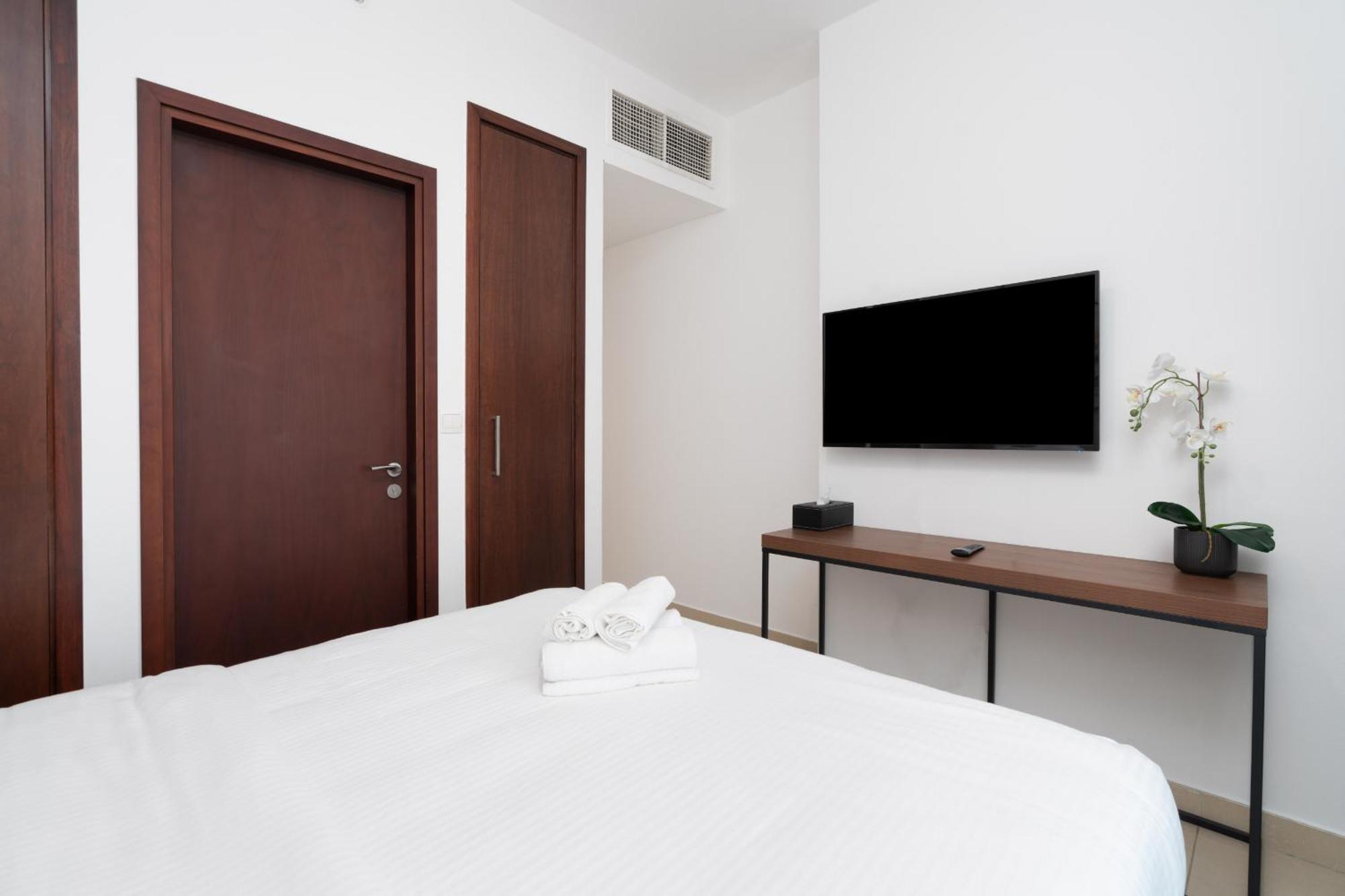 Luxury 2Br Downtown Apt With Burj Khalifa Views Дубай Екстериор снимка
