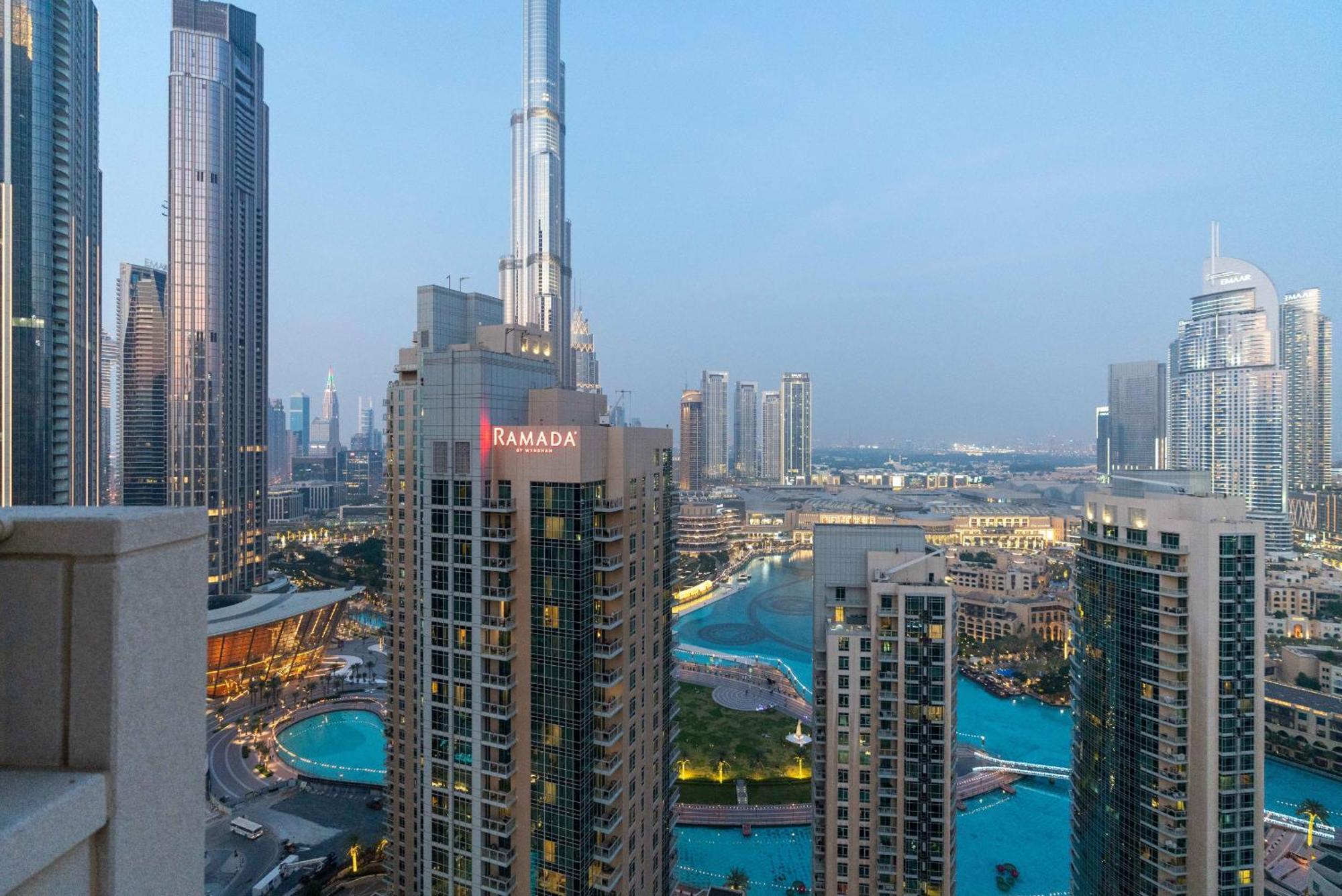 Luxury 2Br Downtown Apt With Burj Khalifa Views Дубай Екстериор снимка