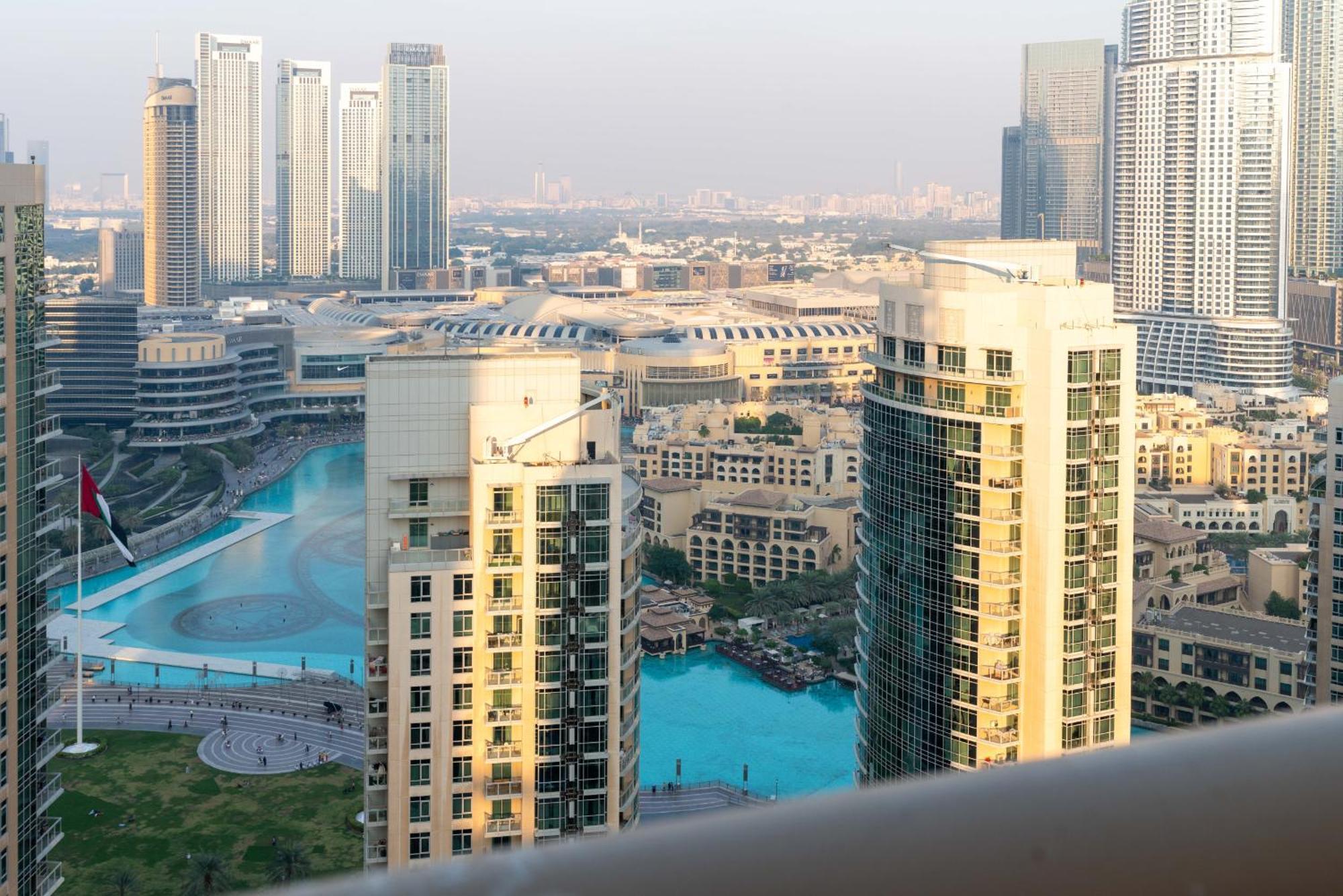 Luxury 2Br Downtown Apt With Burj Khalifa Views Дубай Екстериор снимка