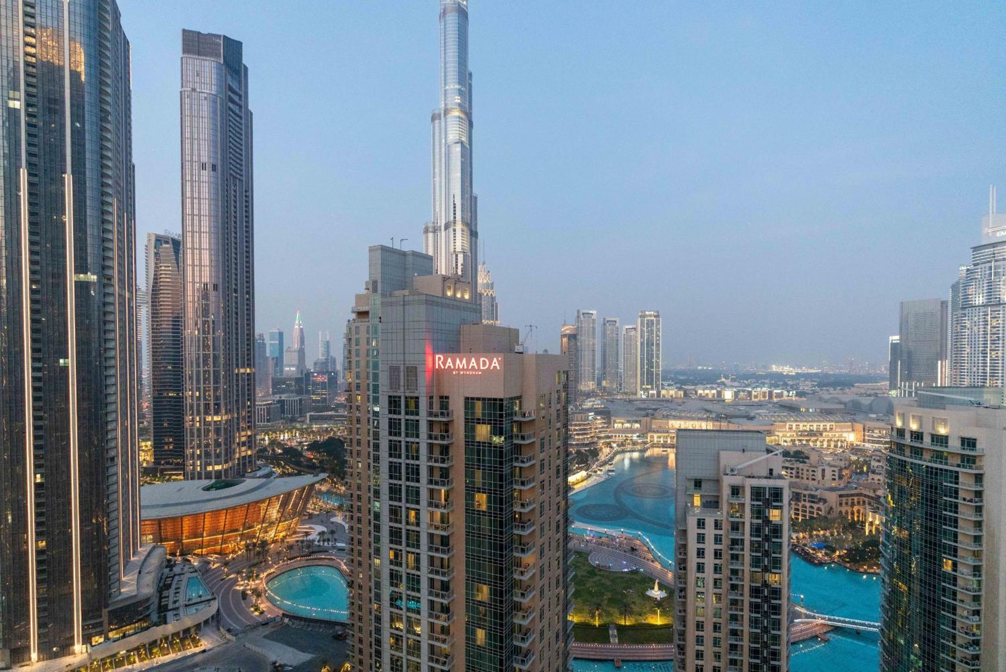 Luxury 2Br Downtown Apt With Burj Khalifa Views Дубай Екстериор снимка